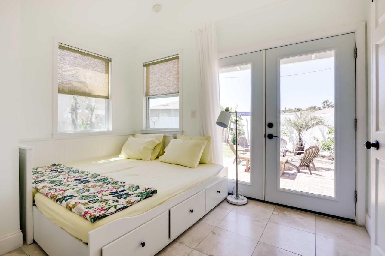 Holiday home St Augustine With Fire Pit - Walk To Pier! St. Augustine Beach
